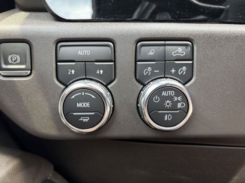 Used 2022 GMC Sierra 1500 SLT w/ SLT Premium Plus Package AWD/4WD image 30