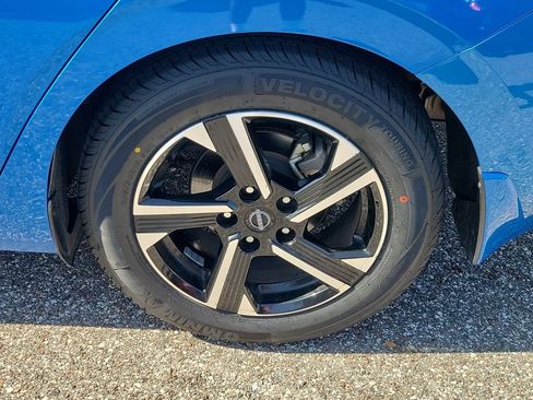 Used 2024 Nissan Sentra SV FWD image 5