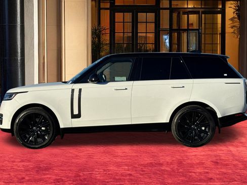 New 2025 Land Rover Range Rover SE image 3