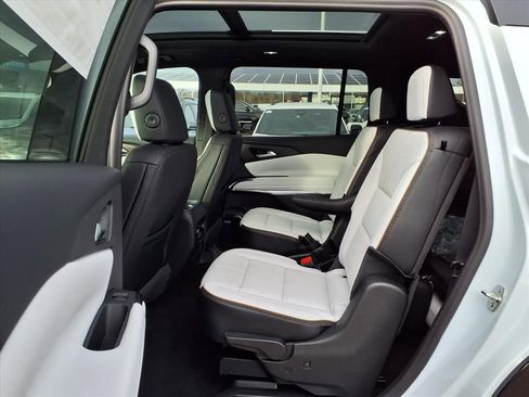 New 2026 Chevrolet Traverse High Country w/ LPO, Floor Liner Package image 9