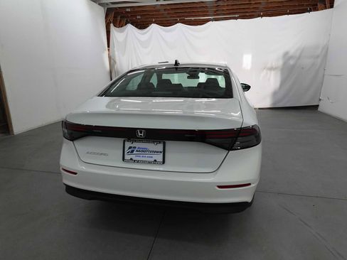 Certified 2025 Honda Accord SE image 5