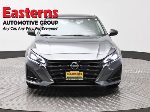 Used 2025 Nissan Altima 2.5 SV image 2