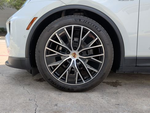Used 2024 Porsche Macan 4 Electric AWD/4WD image 12