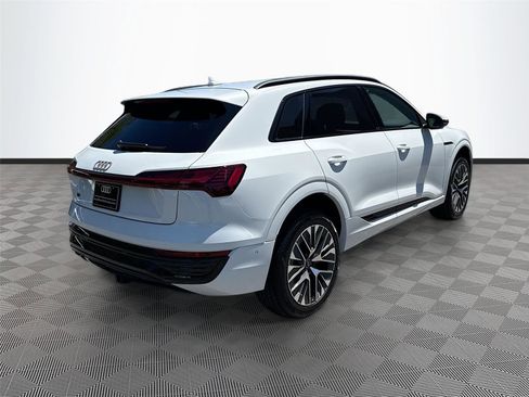 Certified 2024 Audi Q8 e-tron Premium Plus w/ Premium Plus Package AWD/4WD image 7
