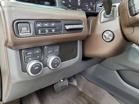 Used 2023 GMC Yukon XL Denali AWD/4WD image 24