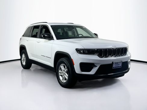 Used 2023 Jeep Grand Cherokee Laredo w/ Luxury Tech Group I AWD/4WD image 3
