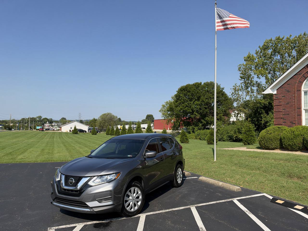 Used 2020 Nissan Rogue S AWD/4WD image 1