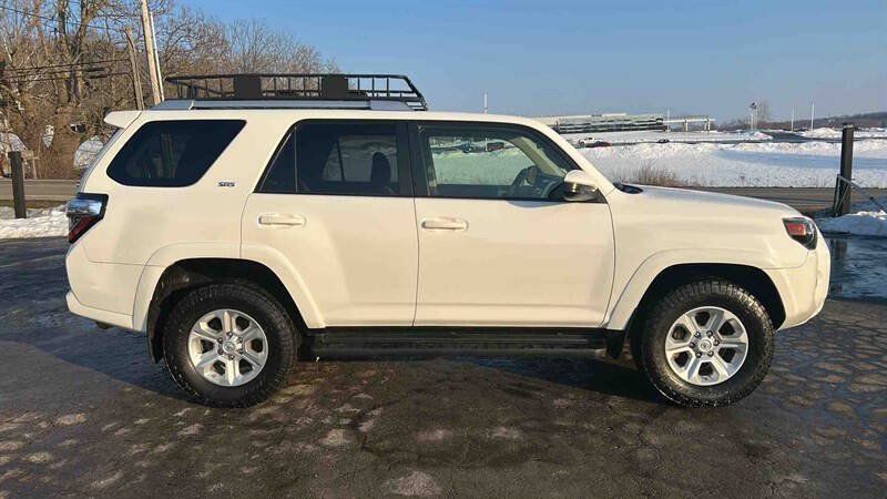 Used 2018 Toyota 4Runner SR5 AWD/4WD image 2