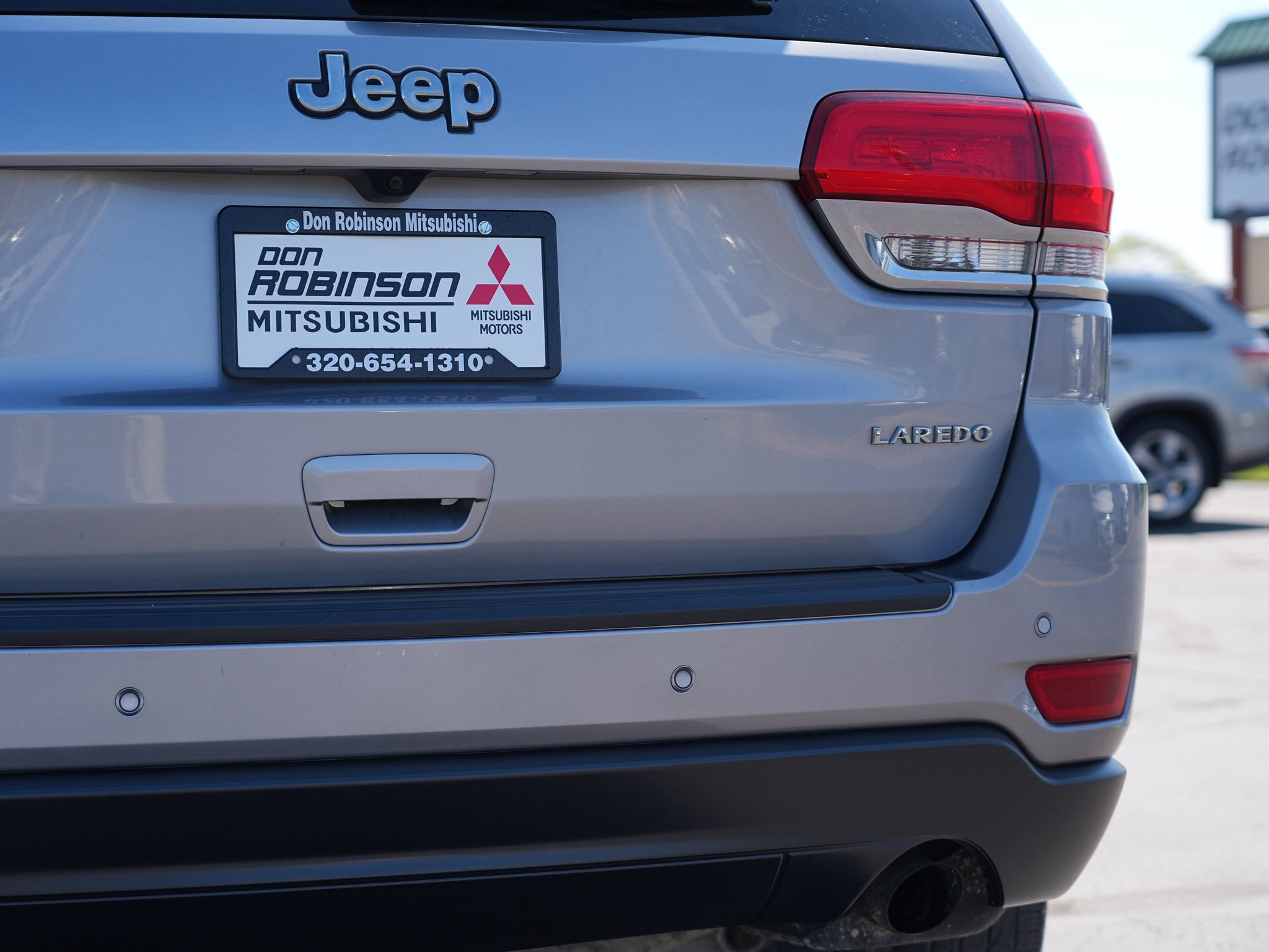 Used 2019 Jeep Grand Cherokee Laredo AWD/4WD image 11