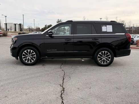 Used 2025 Ford Expedition Platinum image 4