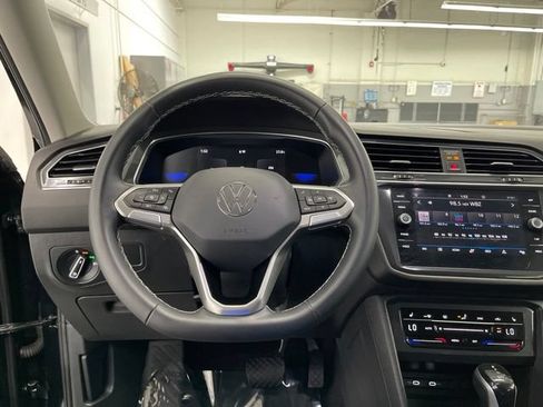 Used 2023 Volkswagen Tiguan SE FWD image 15