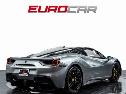 Used 2018 Ferrari 488 GTB image 5