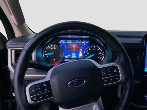 Used 2024 Ford Expedition XLT image 15