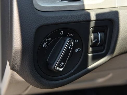 Used 2015 Volkswagen Golf TDI SE FWD image 10