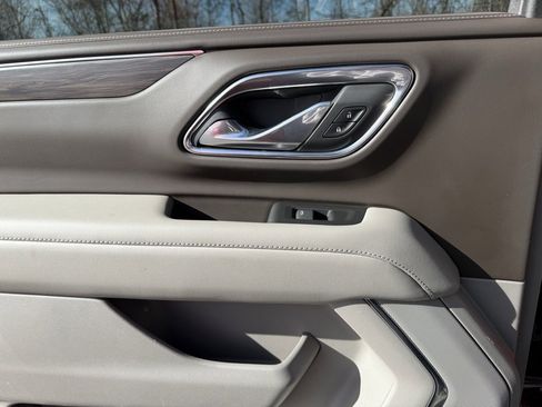 Used 2023 Chevrolet Suburban Z71 w/ Z71 Off-Road Package image 40