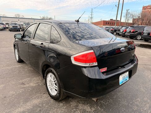 Used 2010 Ford Focus SE image 3