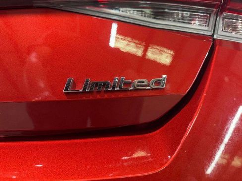 Used 2022 Hyundai Elantra Limited image 39