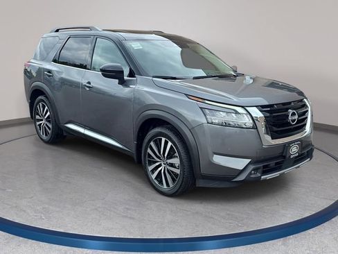 Used 2024 Nissan Pathfinder Platinum AWD/4WD image 4