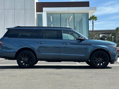New 2027 Lincoln Navigator L Reserve w/ Jet Appearance Package