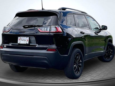 Used 2023 Jeep Cherokee Altitude Lux AWD/4WD image 2