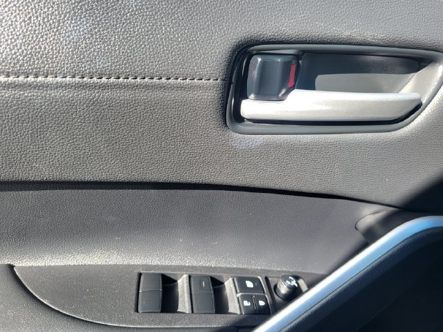 Used 2025 Toyota Corolla Cross XLE FWD image 12