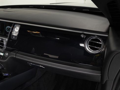 Used 2019 Rolls-Royce Dawn RWD image 53