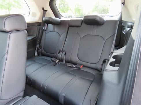 New 2025 Honda Pilot Touring image 14