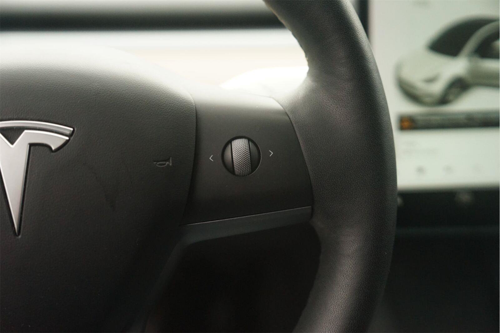 Used 2021 Tesla Model Y Long Range AWD/4WD image 24