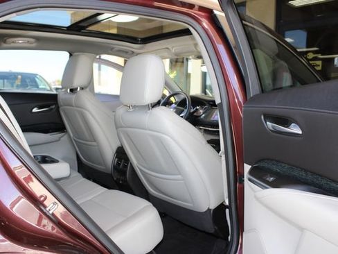Used 2022 Cadillac XT4 Premium Luxury w/ Technology Package FWD image 31