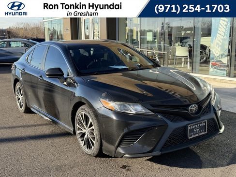 Used 2019 Toyota Camry L image 1