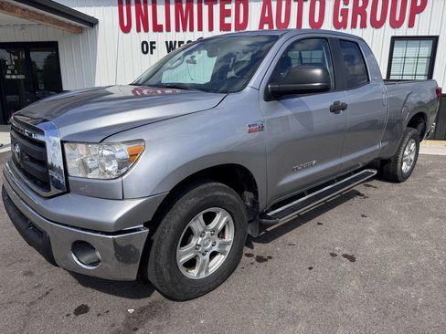 Used 2012 Toyota Tundra 4x4 Double Cab w/ SR5 Pkg image 2