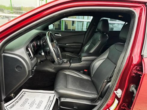 Used 2018 Dodge Charger SXT w/ Blacktop Package image 9