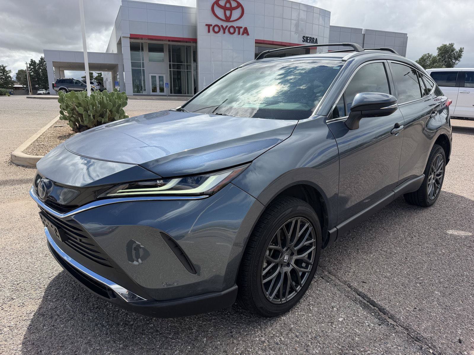 Used 2022 Toyota Venza Limited AWD/4WD image 1