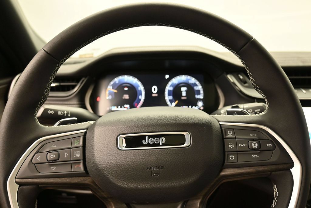 New 2027 Jeep Grand Cherokee Limited AWD/4WD image 14