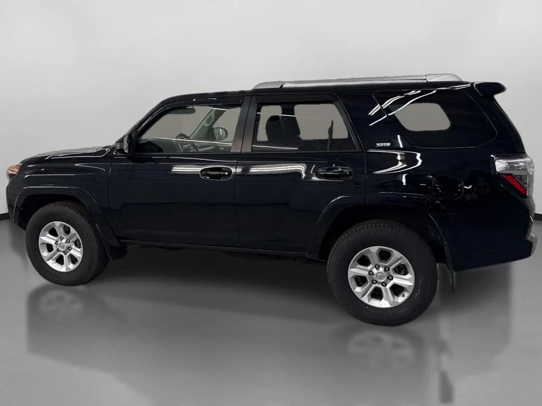Used 2017 Toyota 4Runner SR5 AWD/4WD image 5