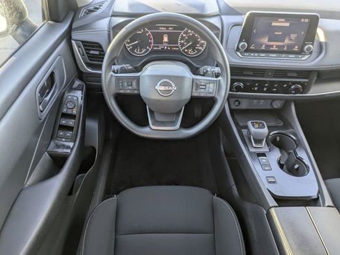 Used 2025 Nissan Rogue S image 12