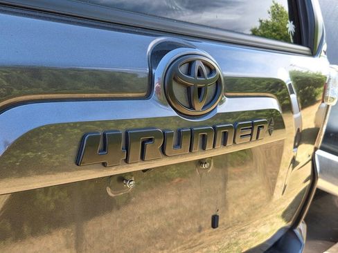 Used 2022 Toyota 4Runner SR5 Premium w/ Moonroof Package RWD image 10