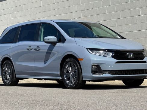 New 2026 Honda Odyssey Touring image 2
