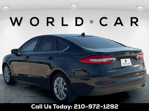 Used 2020 Ford Fusion SE FWD image 6