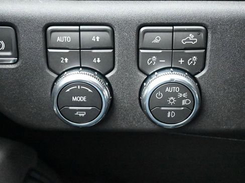 New 2026 GMC Sierra 3500 SLT image 32