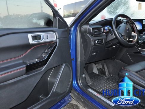 Used 2023 Ford Explorer ST-Line image 11