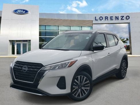 Used 2023 Nissan Kicks SV image 1