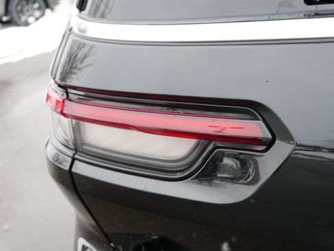 Used 2022 Jeep Grand Cherokee L Limited image 17