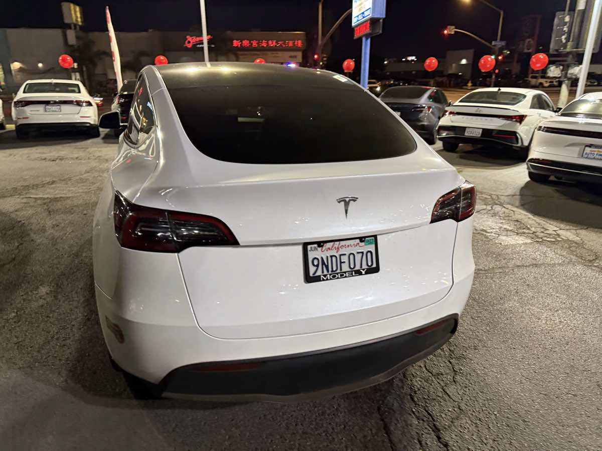 Used 2024 Tesla Model Y 2WD image 14