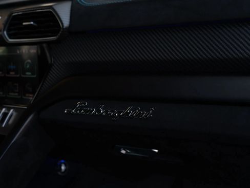 Used 2024 Lamborghini Urus Performante AWD/4WD image 28