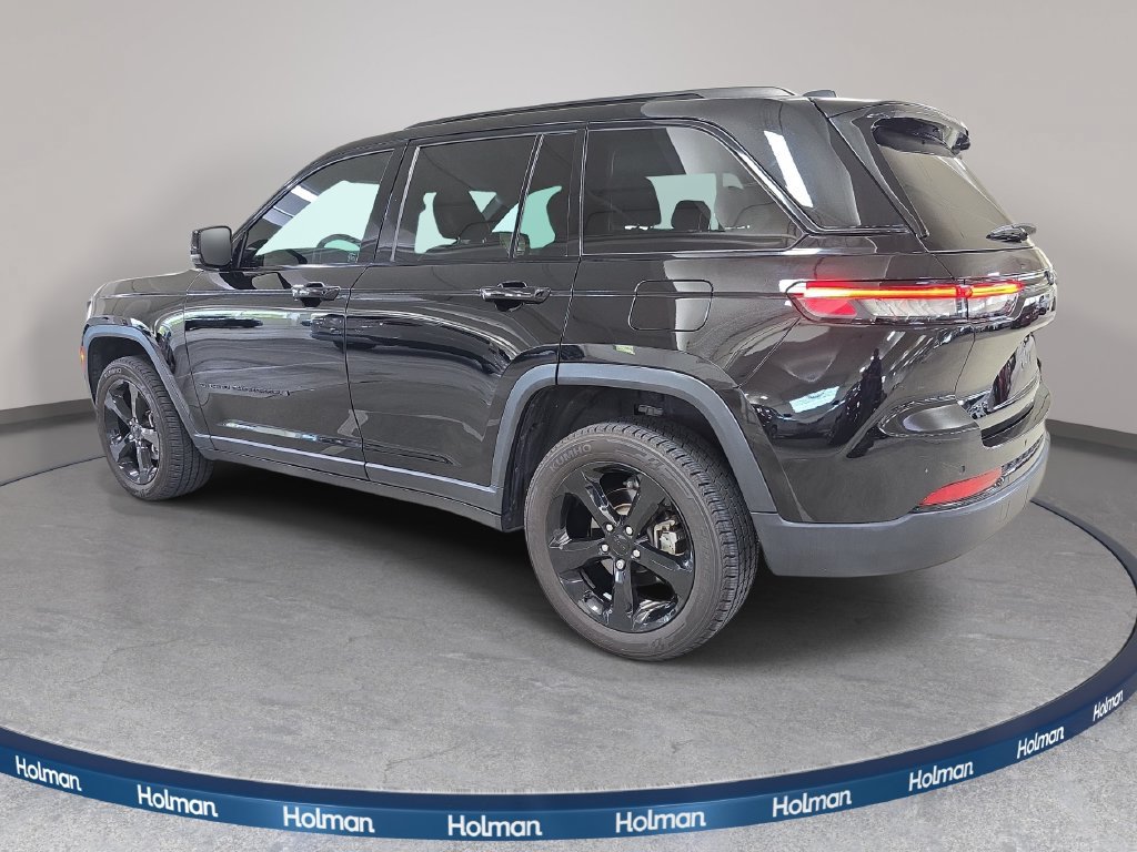 Used 2024 Jeep Grand Cherokee Altitude AWD/4WD image 9