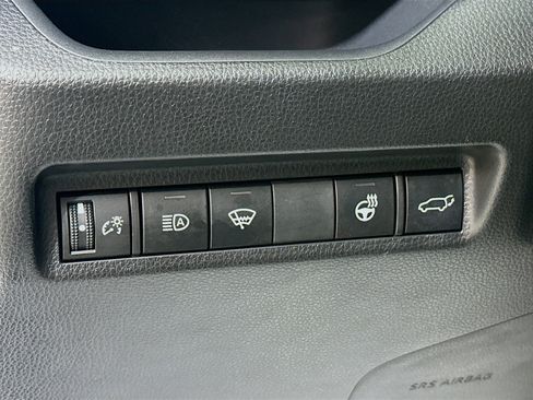 Used 2022 Toyota RAV4 XLE Premium image 10