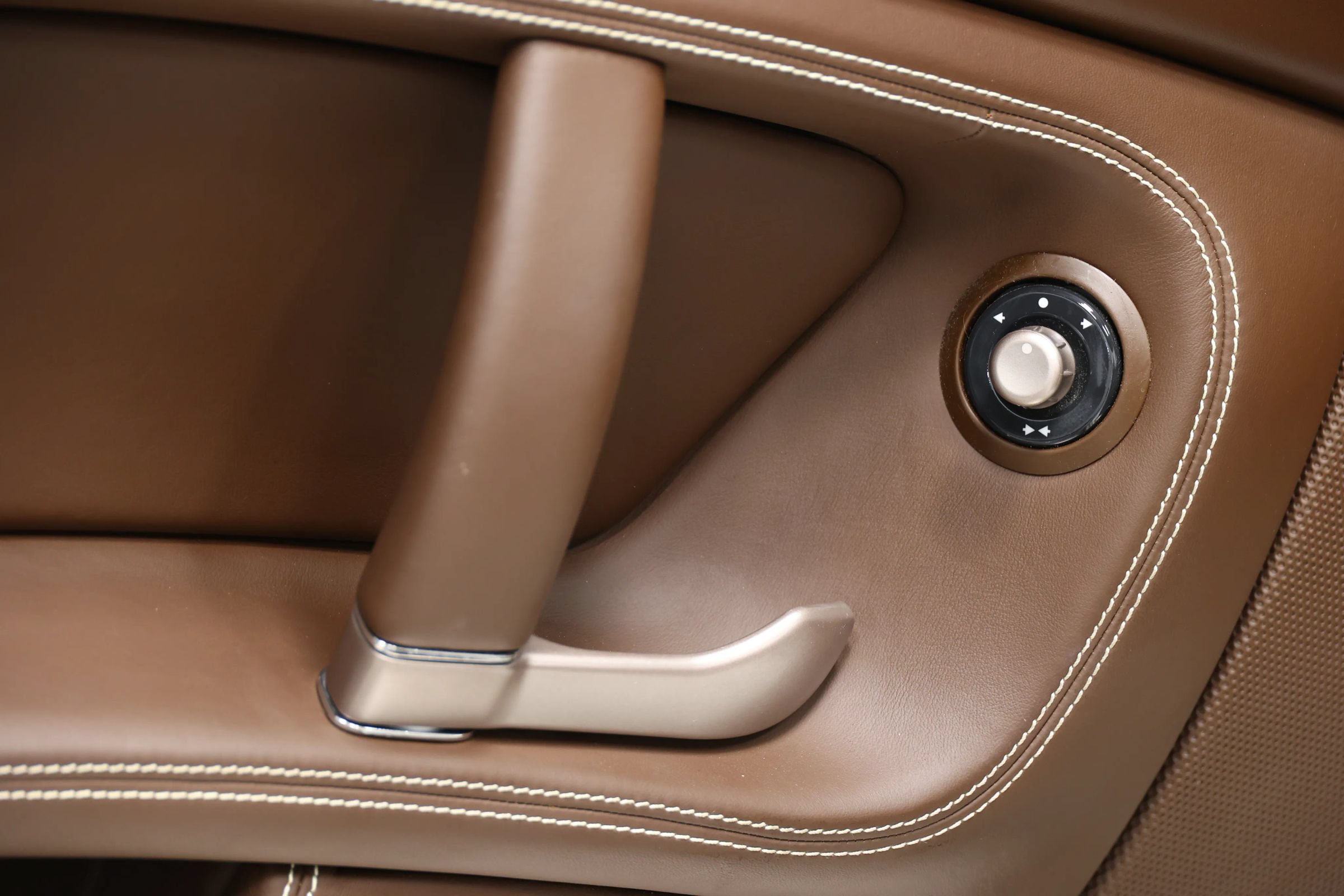 Used 2010 Ferrari California RWD image 13