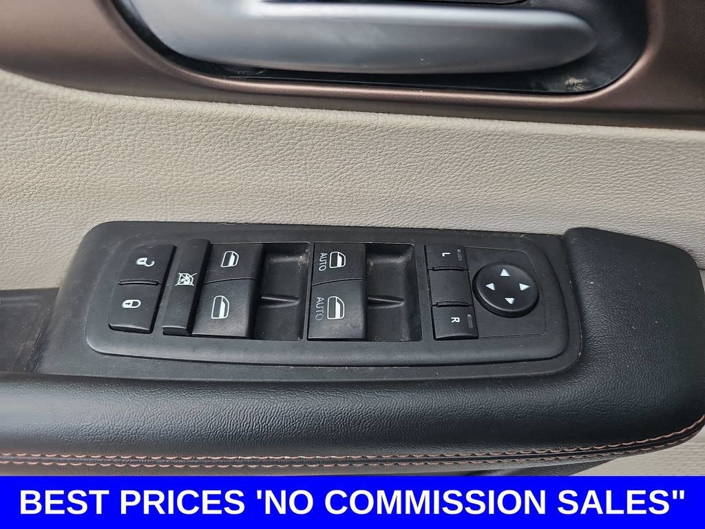 Used 2018 Chrysler Pacifica Touring-L FWD image 28
