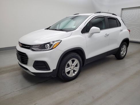 Used 2020 Chevrolet Trax LT w/ LT Convenience Package AWD/4WD image 2